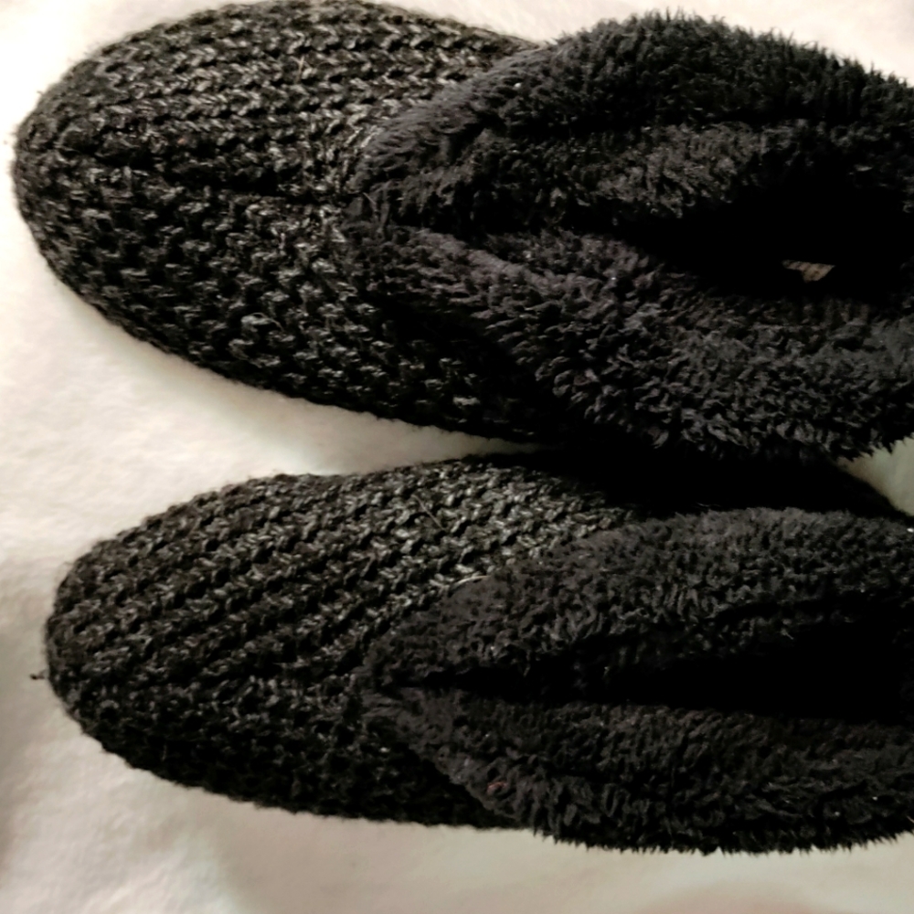 Women's Dearfoams slippers, Size Large (9-10) NWOT/ NEVER WORN!